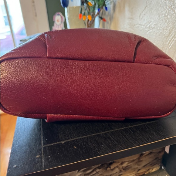 EUC Michael Kors Vanessa medium leather shoulder tote bag in a burgundy - Picture 10 of 17